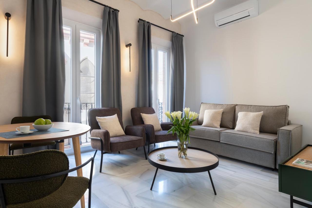 Magno Apartments San Gil - Shared Jacuzzi Sevilla Eksteriør billede